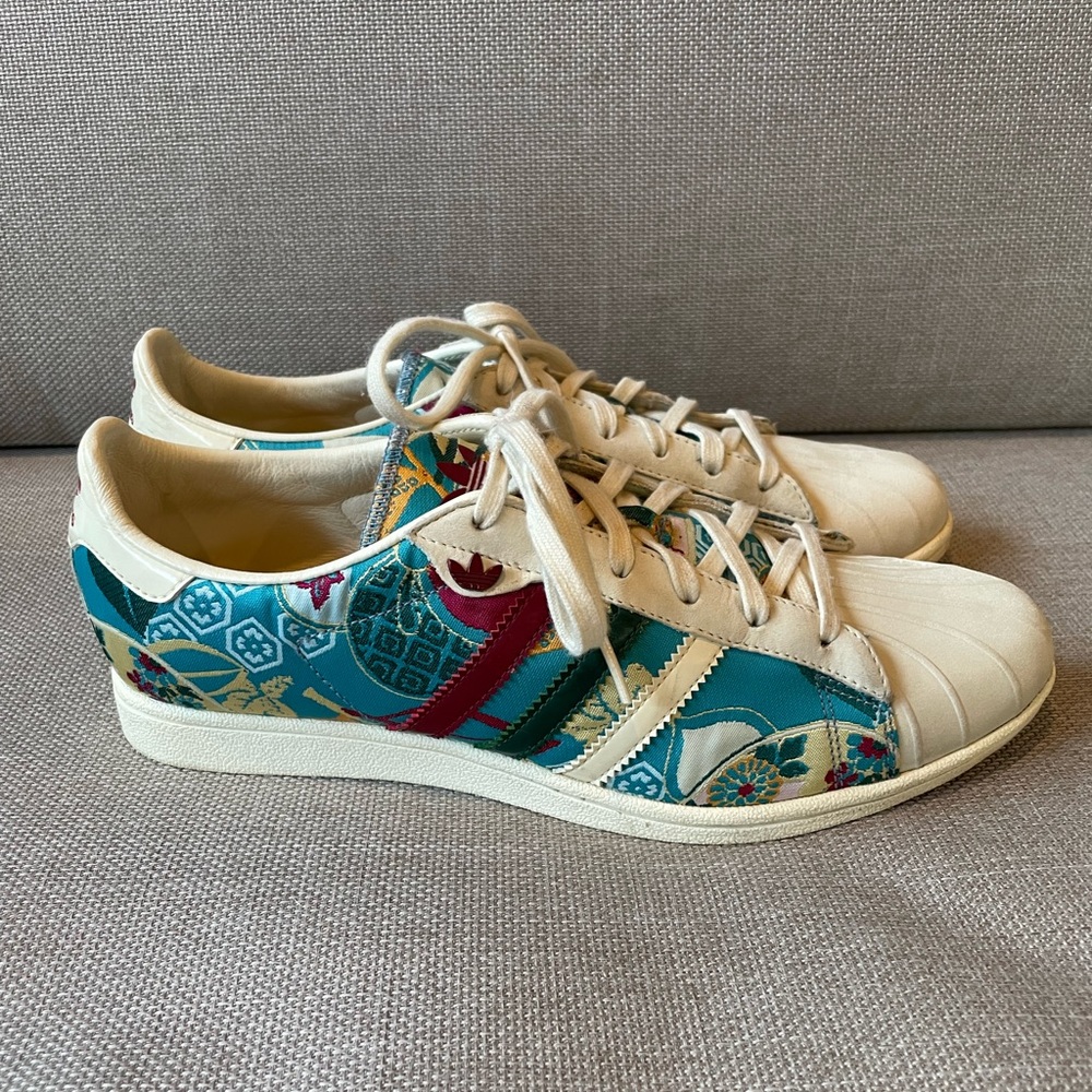 Size 7, unique pair of Adidas Superstar shoes (sample pair)